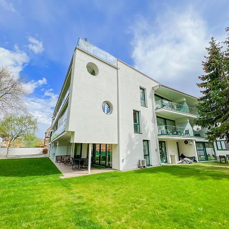Villa Bauhaus Gold Siófok Esterno foto