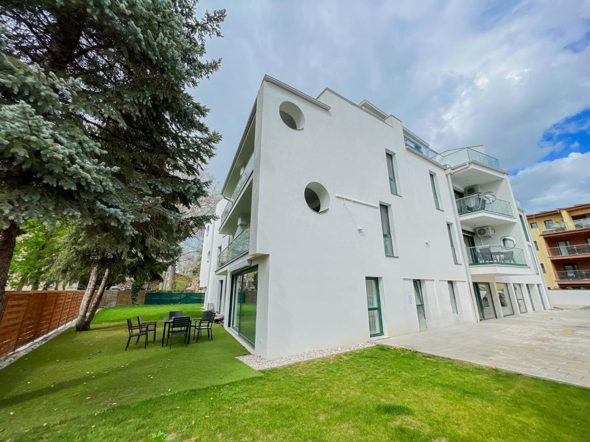 Villa Bauhaus Gold Siófok Esterno foto
